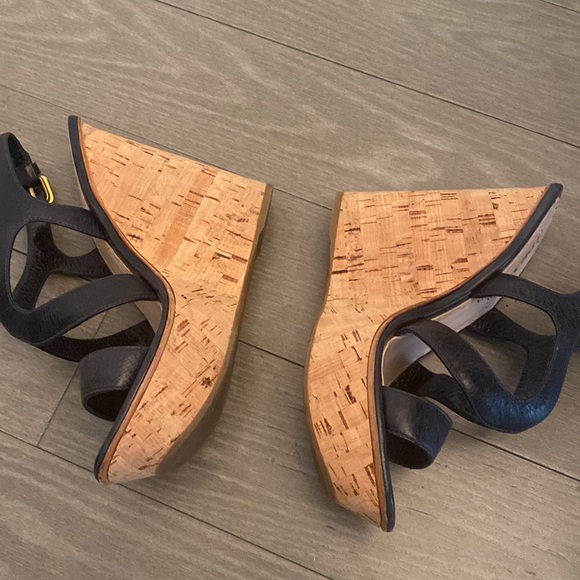 Prada navy blue heels size 39 / size 8 - Picture 3 of 9